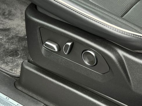 Certified 2023 Cadillac Escalade Premium Luxury image 8