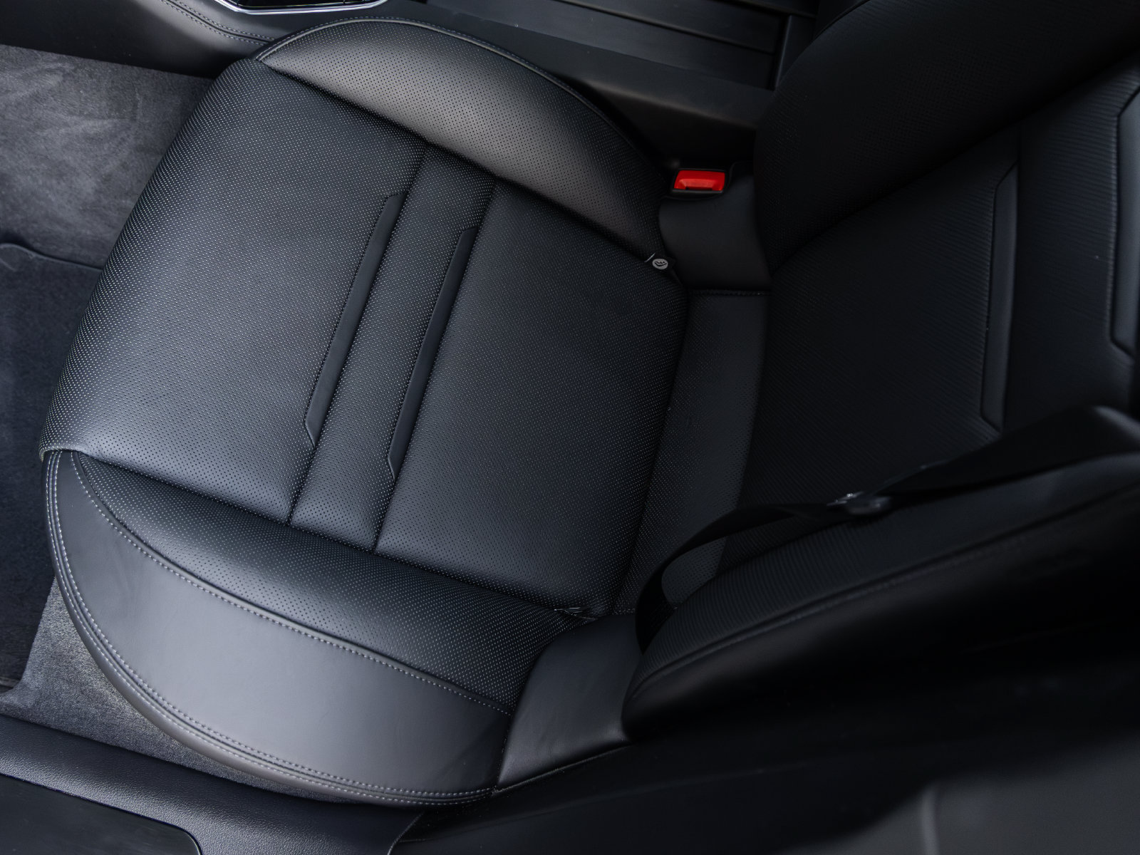 Certified 2023 Porsche Panamera 4 Platinum Edition AWD/4WD image 38