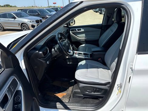 Used 2021 Ford Explorer XLT w/ Equipment Group 202A RWD image 19