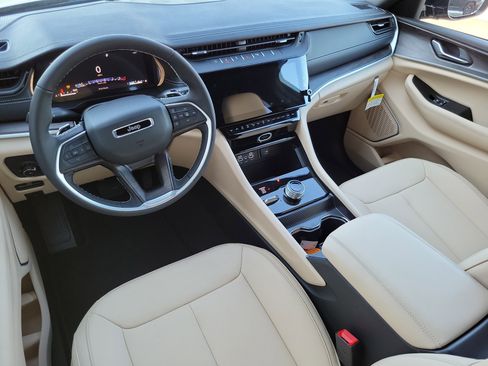 New 2026 Jeep Grand Cherokee L Limited image 19