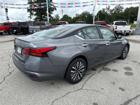 Used 2024 Nissan Altima 2.5 SV image 6