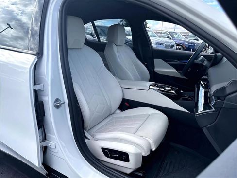 Used 2025 BMW i5 eDrive40i w/ M Sport Package RWD image 29