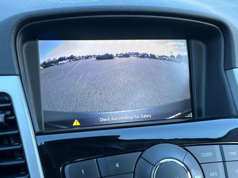 Used 2014 Chevrolet Cruze LT image 23