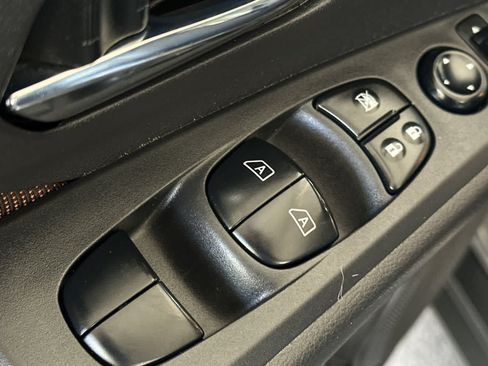 Used 2021 Nissan Kicks SR w/ Interior Electronics Package FWD image 14