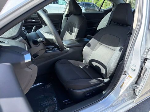 Used 2024 Nissan Altima 2.5 SV FWD image 29