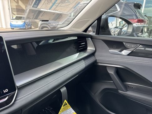 New 2026 Volkswagen Tiguan SE FWD image 25