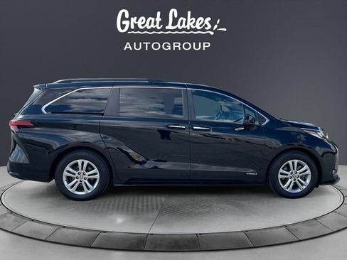 Used 2021 Toyota Sienna XSE AWD/4WD image 6