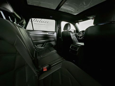 Used 2025 Volkswagen Atlas Cross Sport SE w/ Panoramic Sunroof Package AWD/4WD image 28