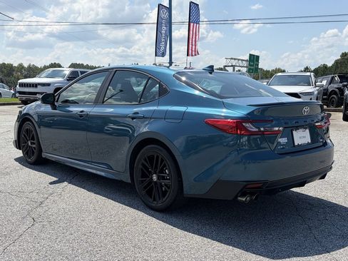 Used 2025 Toyota Camry SE FWD image 3