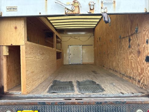 Used 2011 Chevrolet Express 3500 Extended RWD image 7