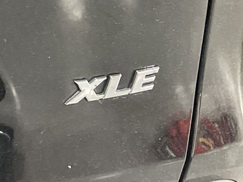 Used 2021 Toyota RAV4 XLE w/ Convenience Package FWD image 36