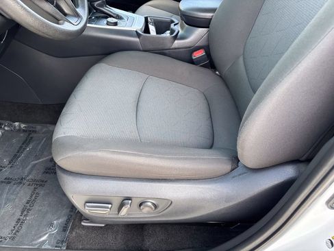 Used 2025 Toyota RAV4 XLE AWD/4WD image 19