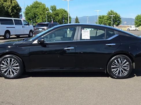 Used 2025 Nissan Altima 2.5 SV FWD image 5