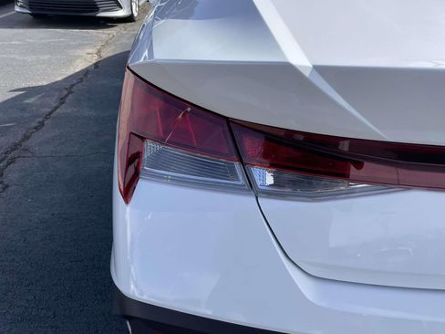 Used 2024 Hyundai Elantra SE image 19