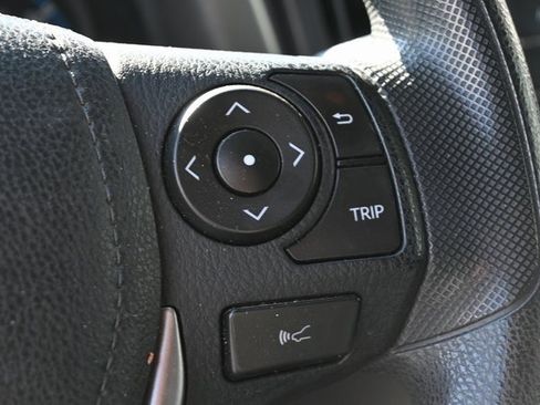 Used 2018 Toyota RAV4 LE image 16