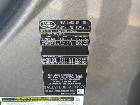 Used 2025 Land Rover Defender 130 X-Dynamic SE AWD/4WD image 44
