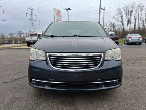 Used 2013 Chrysler Town & Country Touring-L w/ Premium Group FWD image 2