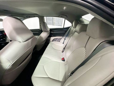 Used 2021 Toyota Camry SE image 28