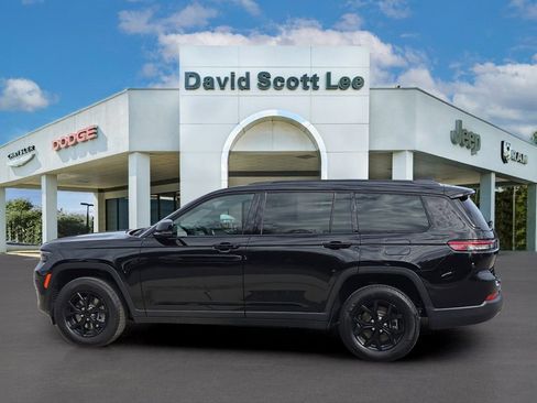 Used 2025 Jeep Grand Cherokee L Altitude image 10