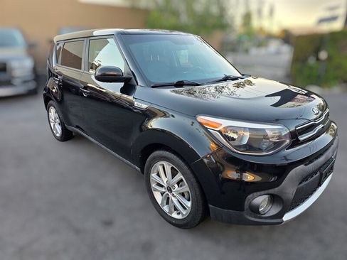 Used 2018 Kia Soul + FWD image 3