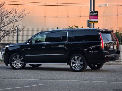Used 2018 Cadillac Escalade ESV Luxury RWD image 22