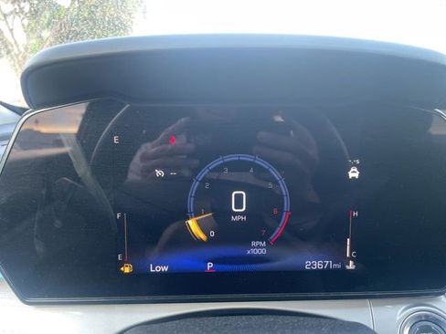 Used 2025 Chevrolet Trax LT w/ LT Convenience Package image 12