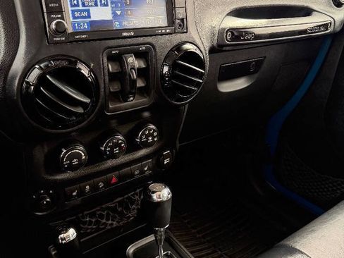 Used 2012 Jeep Wrangler Unlimited Sahara image 13