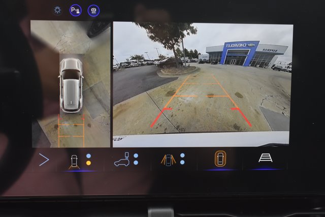 New 2027 Chevrolet Equinox LT w/ Safety and Technology Package FWD image 23