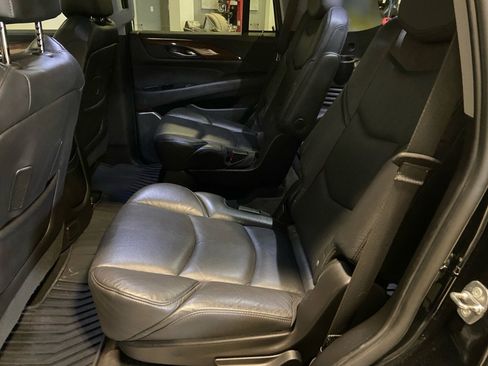 Used 2019 Cadillac Escalade Premium Luxury w/ Escalade Sport Edition image 19