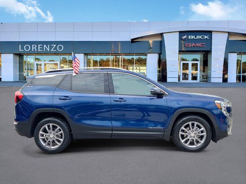 Used 2022 GMC Terrain SLT w/ Tech Package FWD image 4