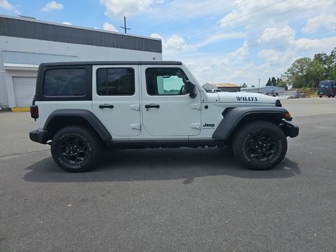 Used 2023 Jeep Wrangler Unlimited w/ Cold Weather Group AWD/4WD image 4