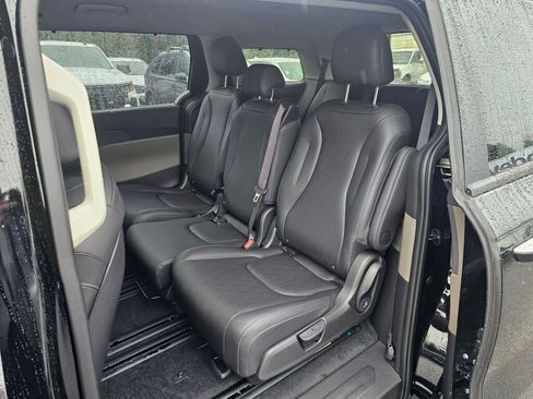 New 2026 Kia Carnival EX image 23