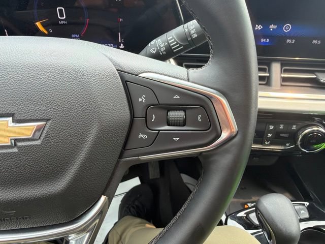 Used 2025 Chevrolet Trax LT w/ Sunroof Package FWD image 24