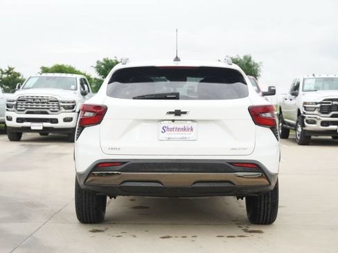 Used 2025 Chevrolet Trax ACTIV w/ Sunroof Package FWD image 8