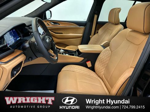 Used 2024 Jeep Grand Cherokee Summit image 11