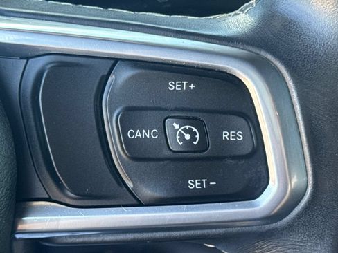 Used 2018 Jeep Wrangler Unlimited Sahara AWD/4WD image 33