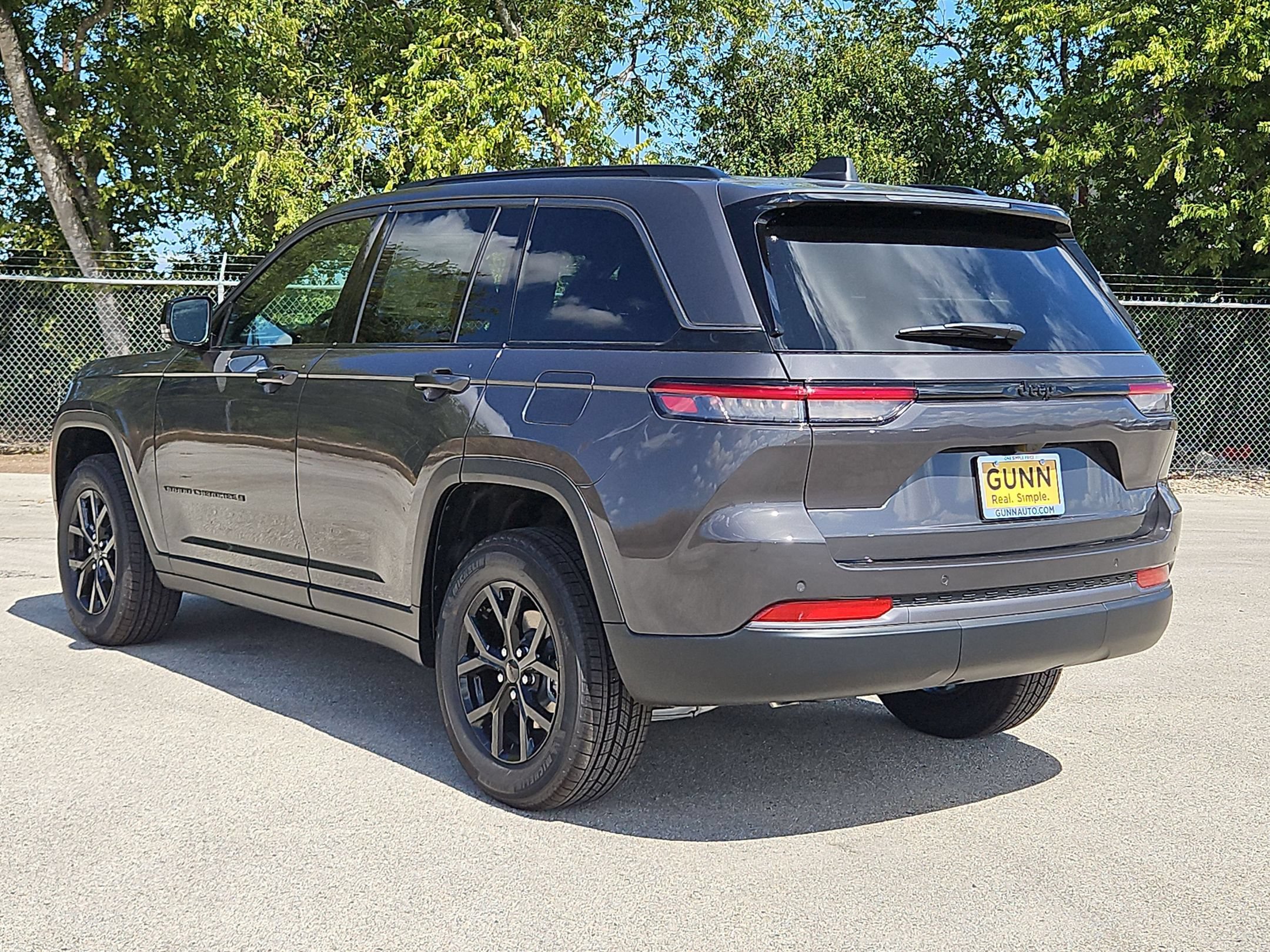 New 2026 Jeep Grand Cherokee Altitude RWD image 5