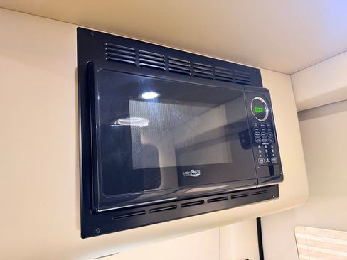 Used 2020 Mercedes-Benz Sprinter 3500 image 25