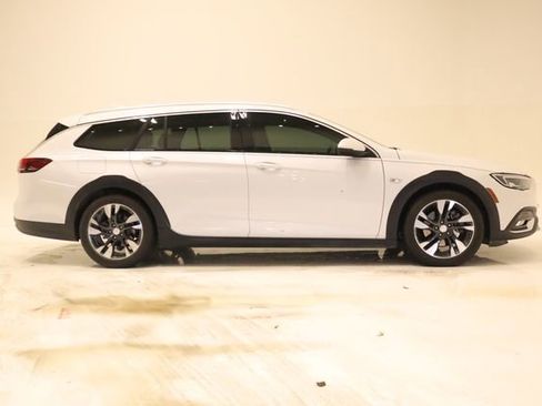 Used 2018 Buick Regal Essence w/ Driver Confidence Package #1 AWD/4WD image 3