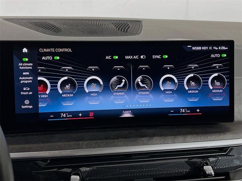 Used 2023 BMW X7 xDrive40i w/ Premium Package image 18