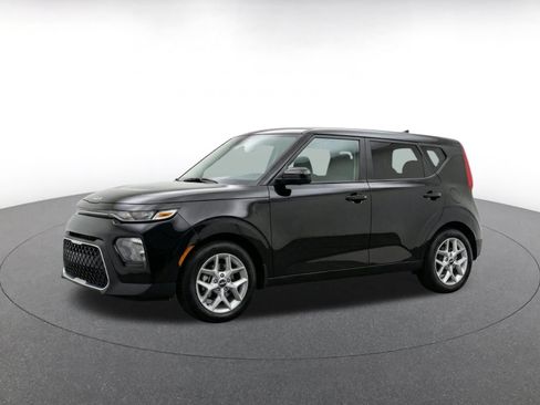 Used 2025 Kia Soul LX w/ LX Technology Package FWD image 3