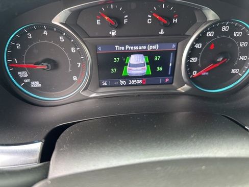 Used 2023 Chevrolet Traverse LT FWD image 17