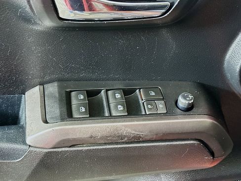 Used 2017 Toyota Tacoma TRD Off-Road image 19