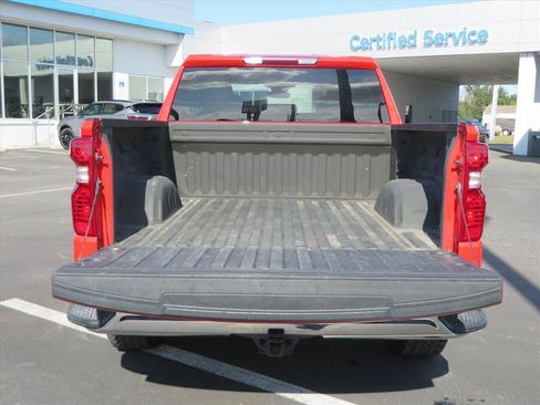 Used 2022 Chevrolet Silverado 1500 LT AWD/4WD image 6