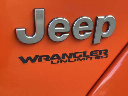 Used 2018 Jeep Wrangler Unlimited Sahara image 8