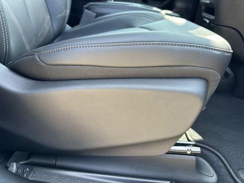 New 2027 Chrysler Pacifica Select FWD image 12