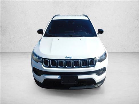 Used 2024 Jeep Compass Latitude w/ Altitude Special Edition AWD/4WD image 3