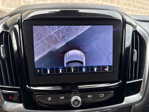 Used 2021 Chevrolet Traverse RS image 32