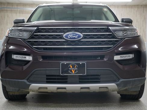 Used 2022 Ford Explorer XLT w/ Equipment Group 202A RWD image 3