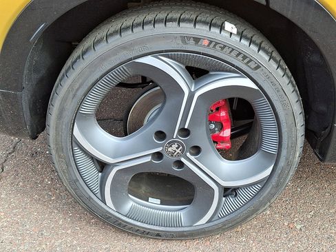 New 2026 Alfa Romeo Tonale Veloce w/ Quick Order Package 23H Volce image 5